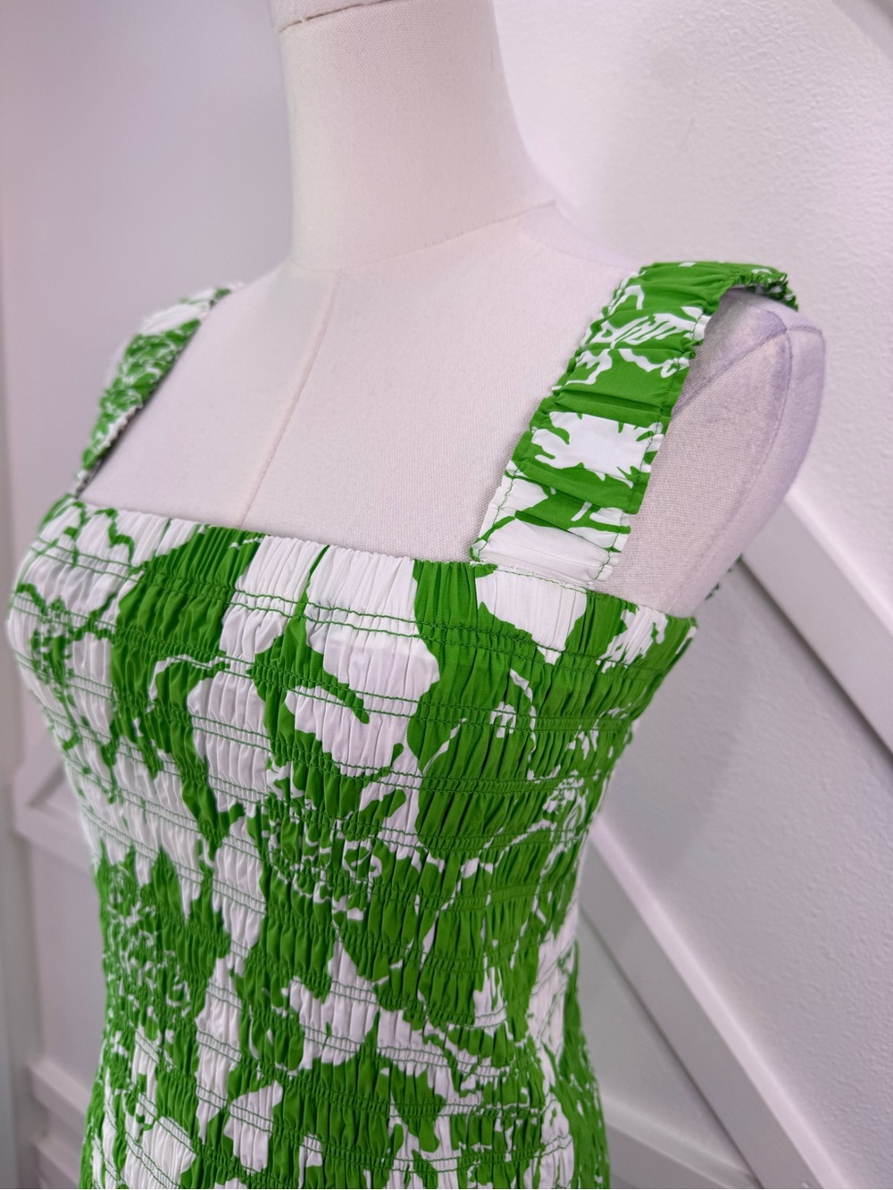 NWT Rails Seville Dress In Green Lotus Floral Smocked Bodice Drop Waist Size XS - Picture 4 of 12